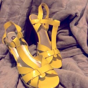 8.5 yellow sandal
